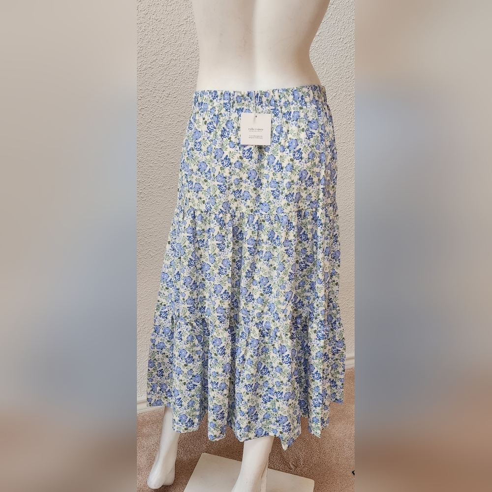 Malka Msjesty Chic Floral Maxi Skirt in Blue - Picture 3 of 6